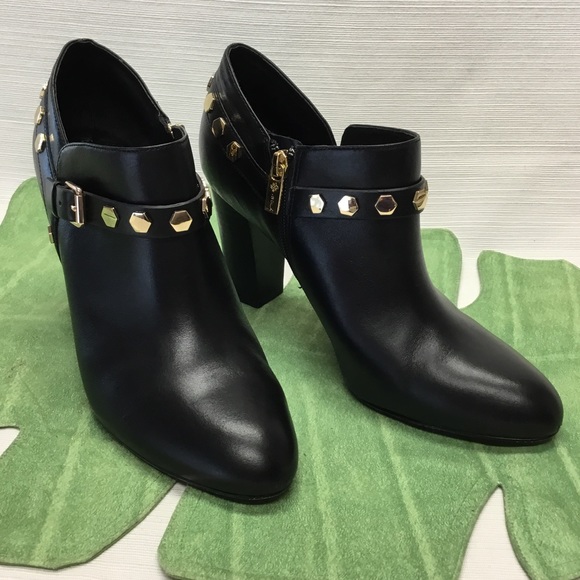 Isola Shoes - Isola Sharp Looking Black Ankle Booties